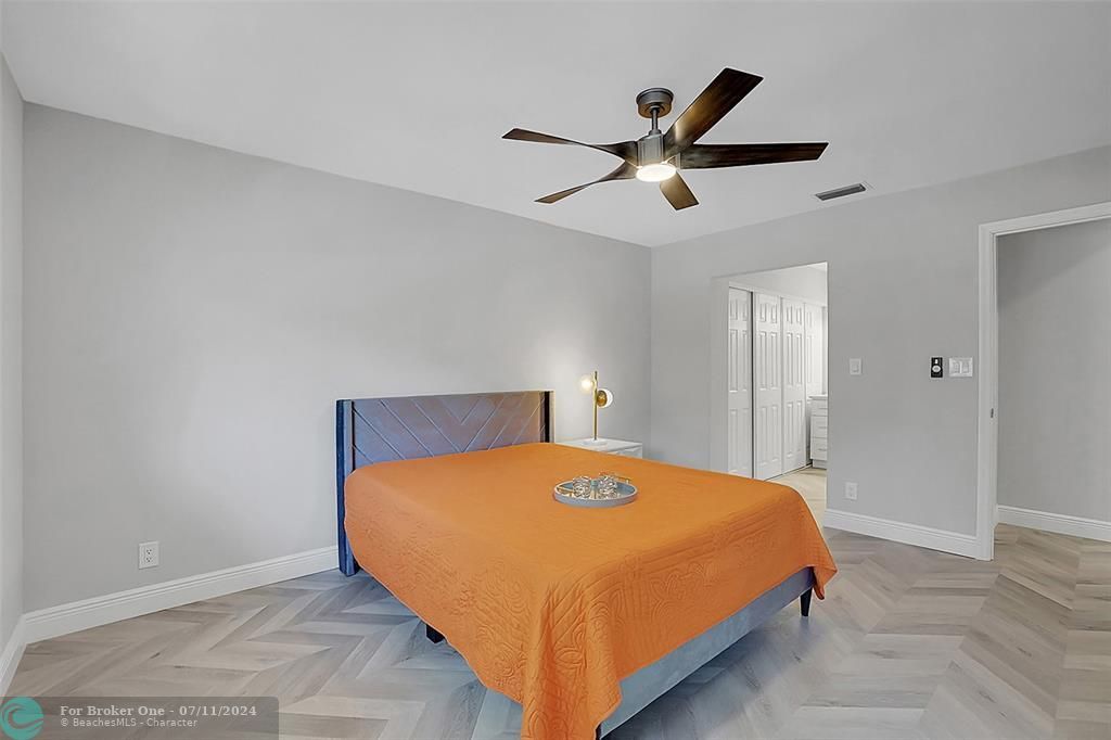 For Sale: $279,900 (2 beds, 2 baths, 1150 Square Feet)