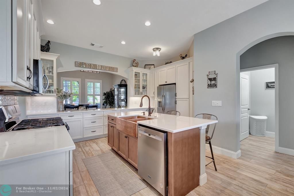 Active With Contract: $459,900 (3 beds, 2 baths, 1928 Square Feet)