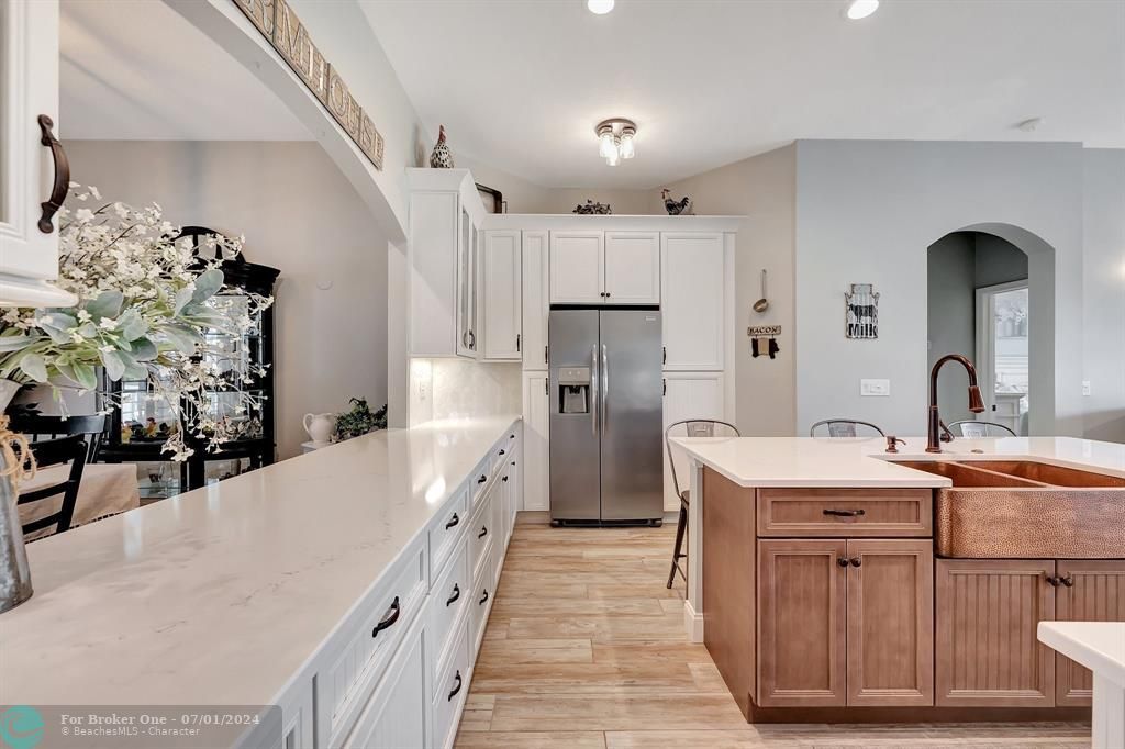 Active With Contract: $459,900 (3 beds, 2 baths, 1928 Square Feet)