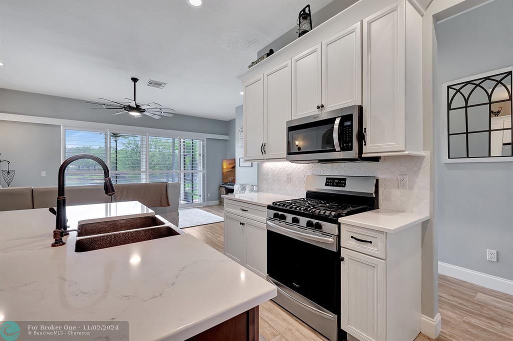 Active With Contract: $459,900 (3 beds, 2 baths, 1928 Square Feet)