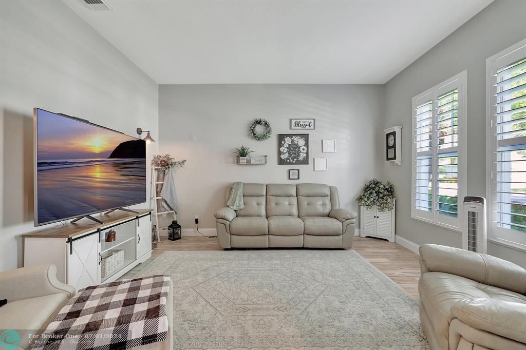 Active With Contract: $459,900 (3 beds, 2 baths, 1928 Square Feet)