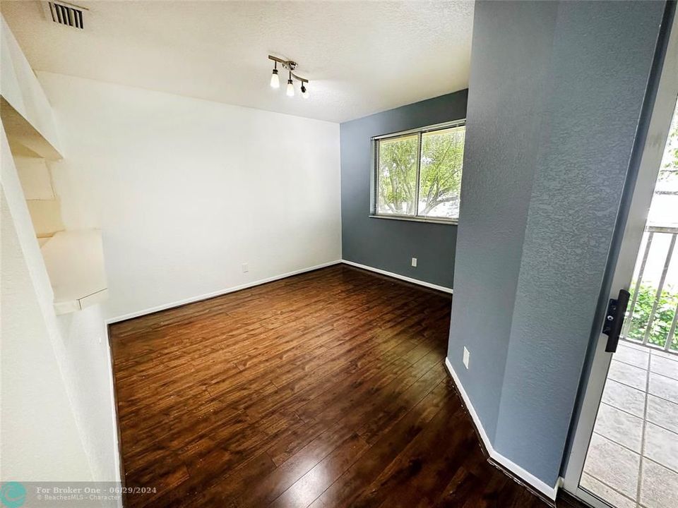 For Rent: $1,750 (1 beds, 1 baths, 816 Square Feet)