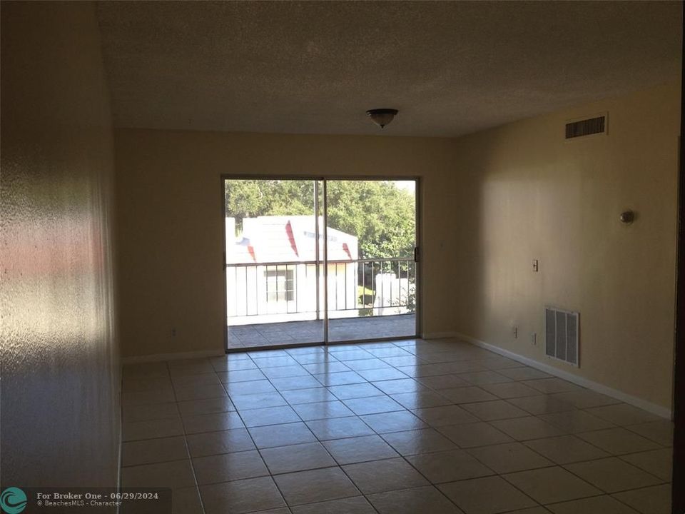 For Rent: $1,950 (2 beds, 2 baths, 847 Square Feet)