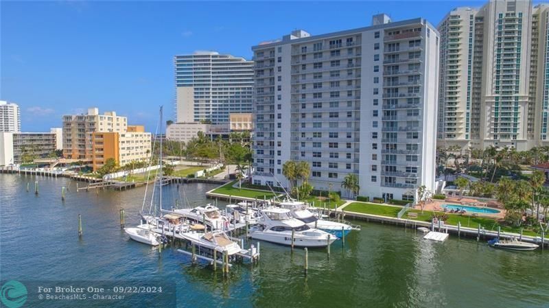 For Sale: $1,299,000 (2 beds, 2 baths, 1435 Square Feet)