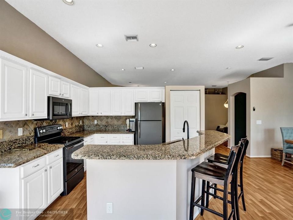 Active With Contract: $659,000 (4 beds, 2 baths, 2212 Square Feet)