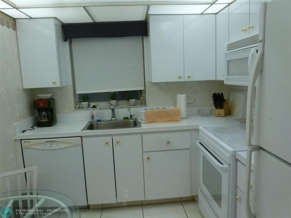 For Rent: $3,200 (2 beds, 2 baths, 1150 Square Feet)