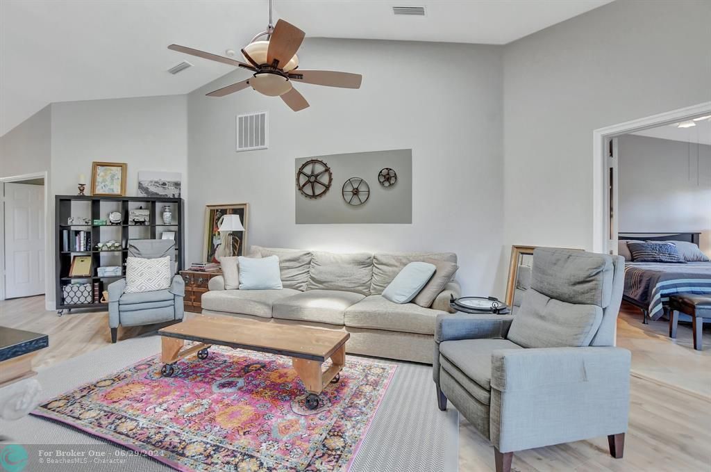 For Sale: $489,000 (3 beds, 2 baths, 1590 Square Feet)