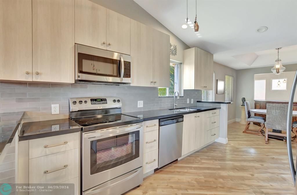 For Sale: $489,000 (3 beds, 2 baths, 1590 Square Feet)