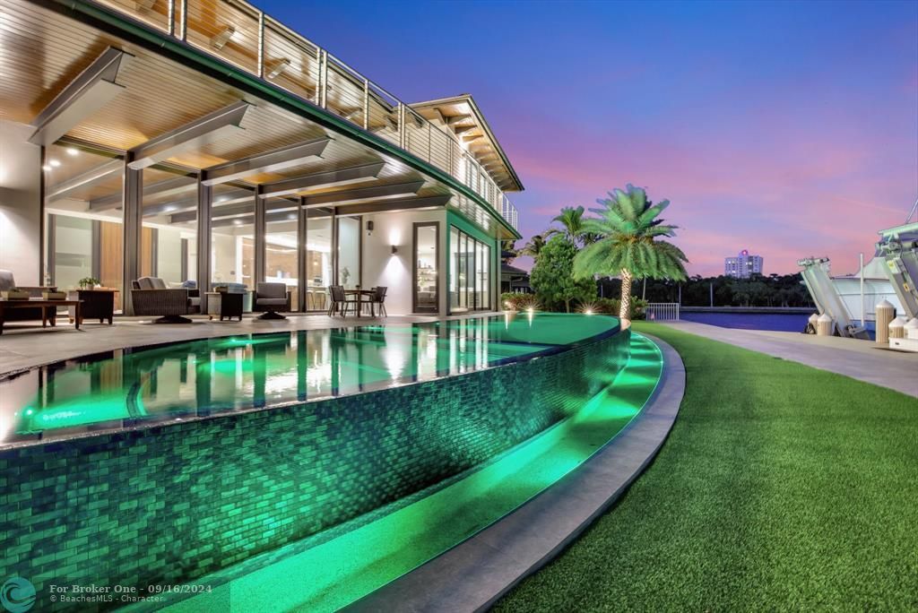 For Sale: $14,995,000 (5 beds, 7 baths, 6861 Square Feet)