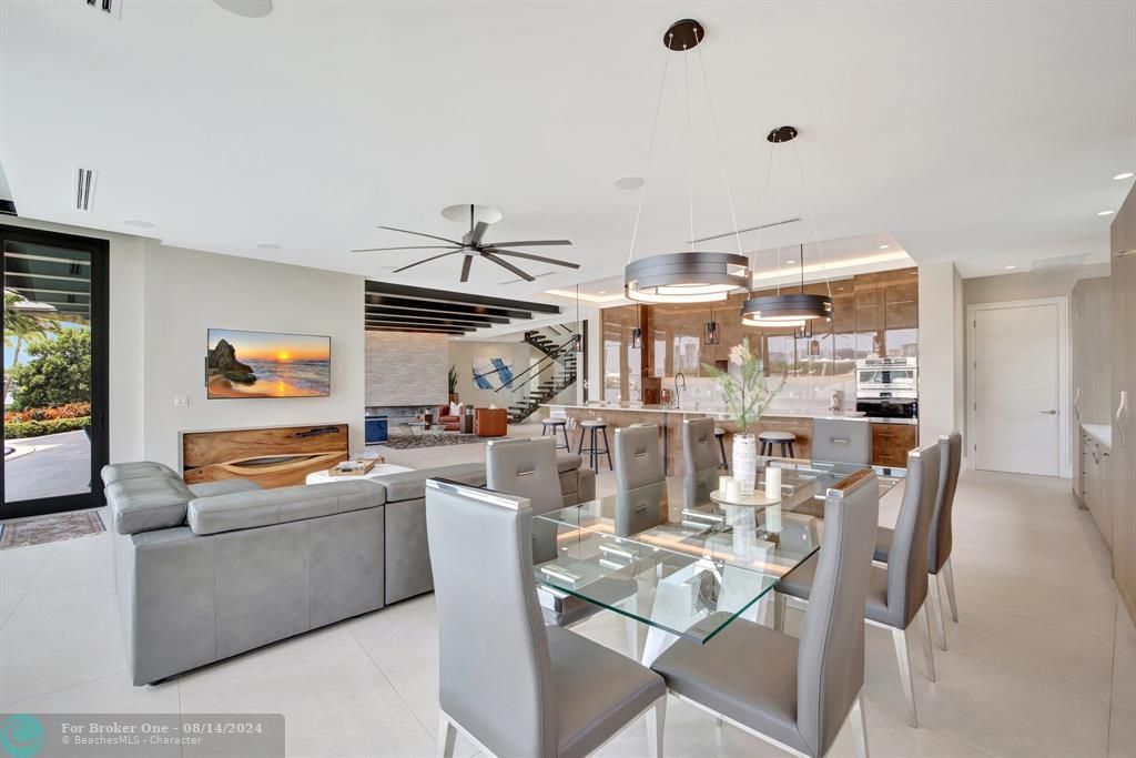 For Sale: $14,995,000 (5 beds, 7 baths, 6861 Square Feet)