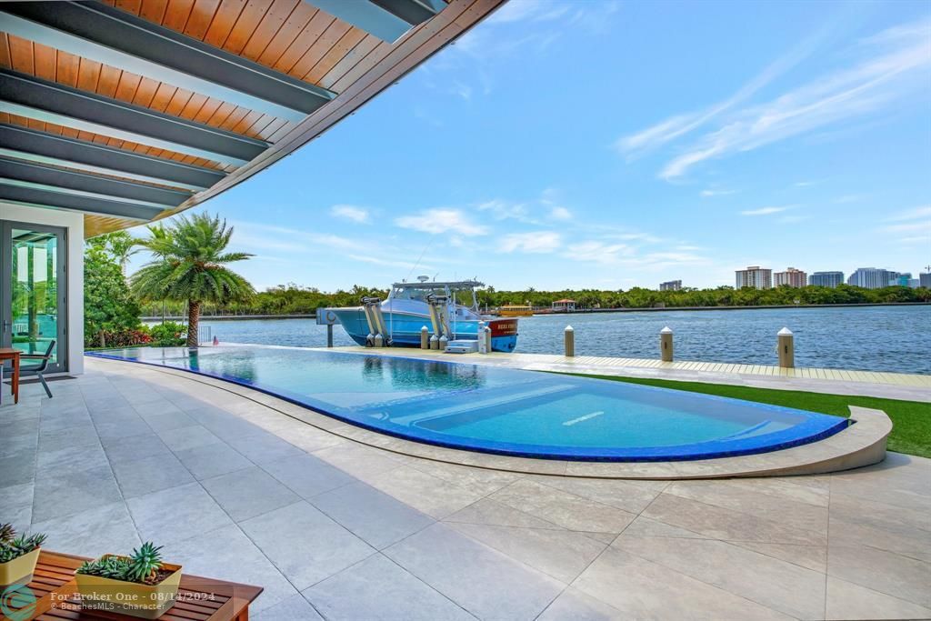 For Sale: $14,995,000 (5 beds, 7 baths, 6861 Square Feet)