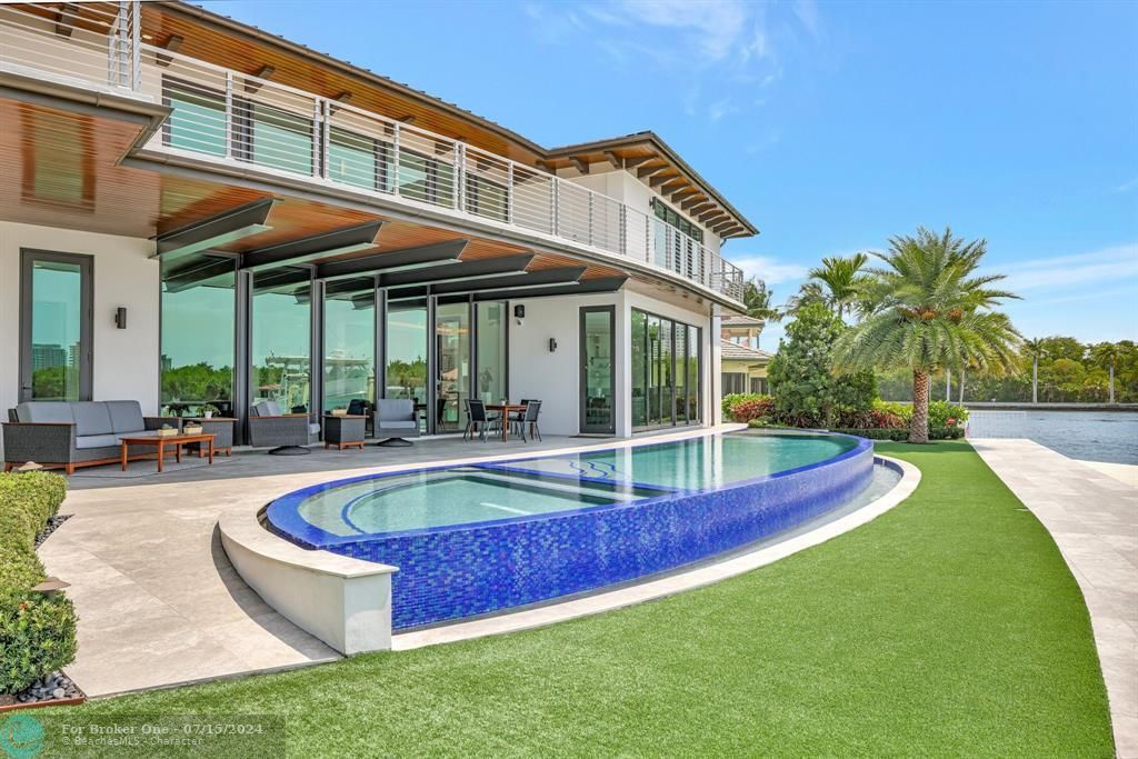 For Sale: $14,995,000 (5 beds, 7 baths, 6861 Square Feet)