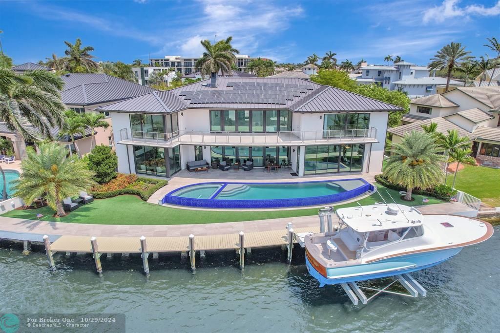 For Sale: $14,995,000 (5 beds, 7 baths, 6861 Square Feet)