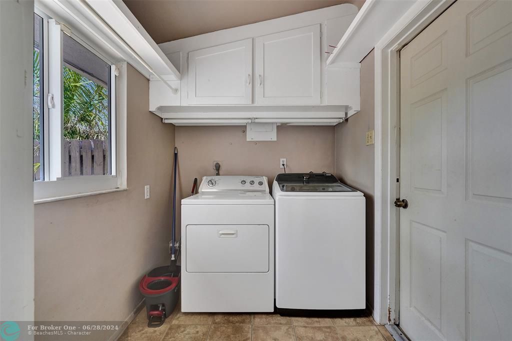 Active With Contract: $575,000 (2 beds, 1 baths, 1162 Square Feet)