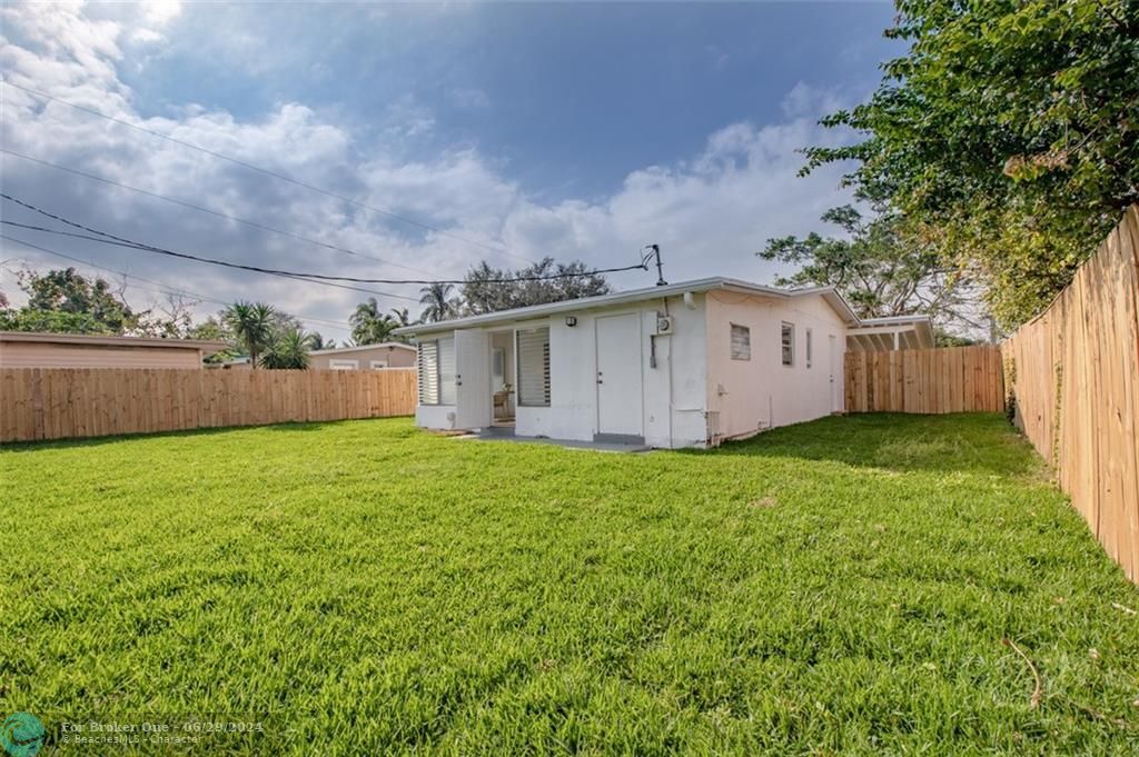 Active With Contract: $3,000 (3 beds, 2 baths, 1290 Square Feet)