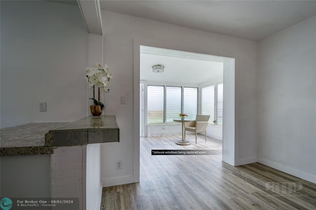 Active With Contract: $3,000 (3 beds, 2 baths, 1290 Square Feet)