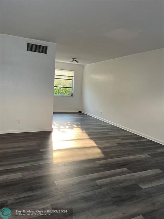 For Rent: $1,575 (1 beds, 1 baths, 584 Square Feet)