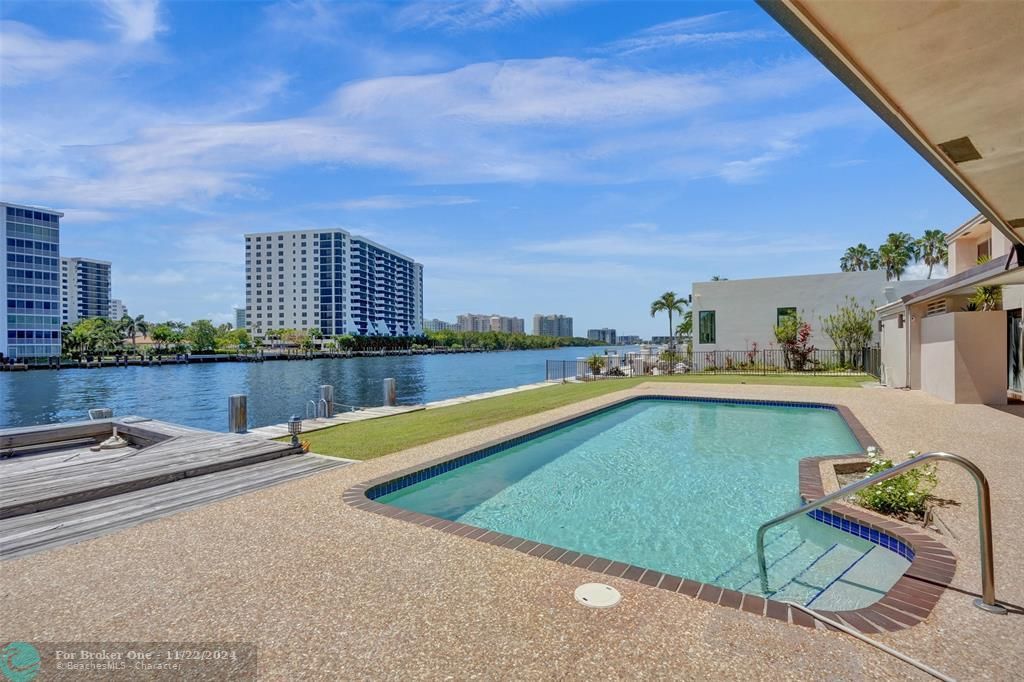 For Sale: $4,750,000 (3 beds, 3 baths, 3403 Square Feet)