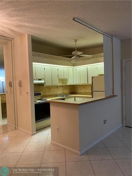 For Rent: $1,600 (1 beds, 1 baths, 826 Square Feet)