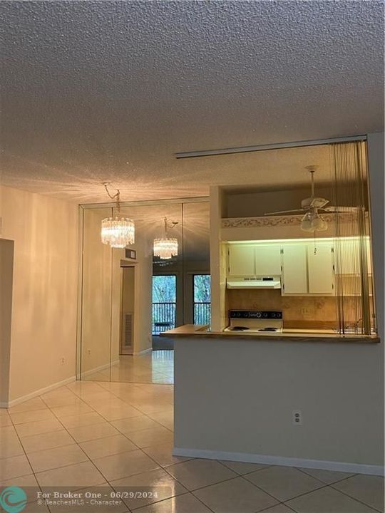 For Rent: $1,600 (1 beds, 1 baths, 826 Square Feet)