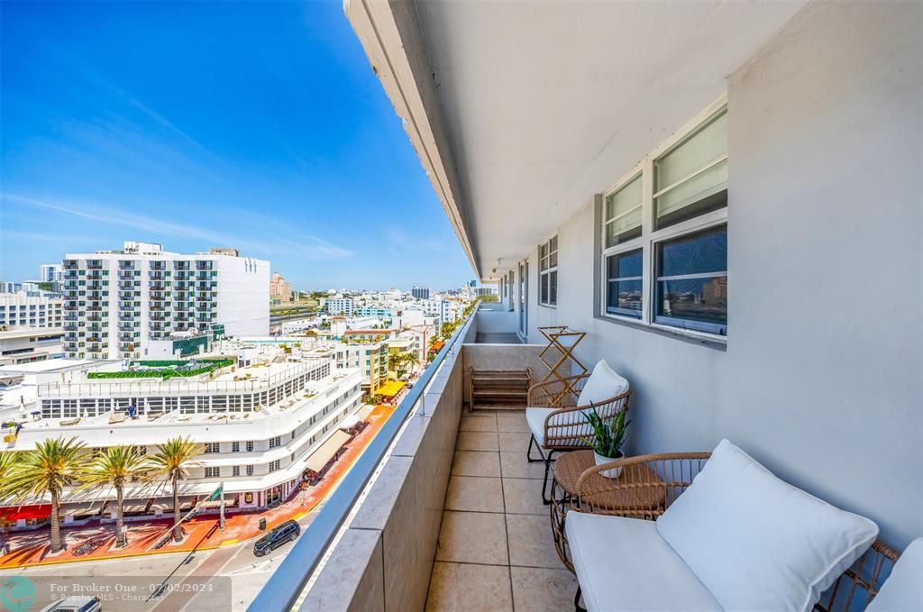For Sale: $599,000 (1 beds, 1 baths, 656 Square Feet)