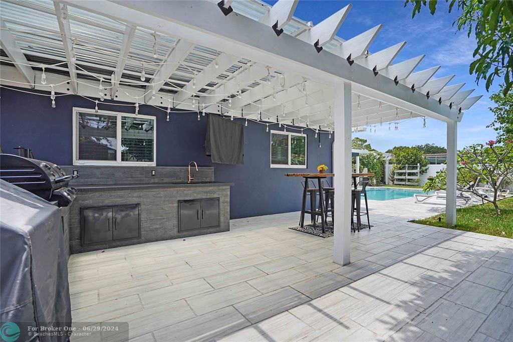 Active With Contract: $880,000 (4 beds, 2 baths, 2393 Square Feet)