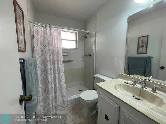 For Sale: $165,000 (2 beds, 2 baths, 876 Square Feet)