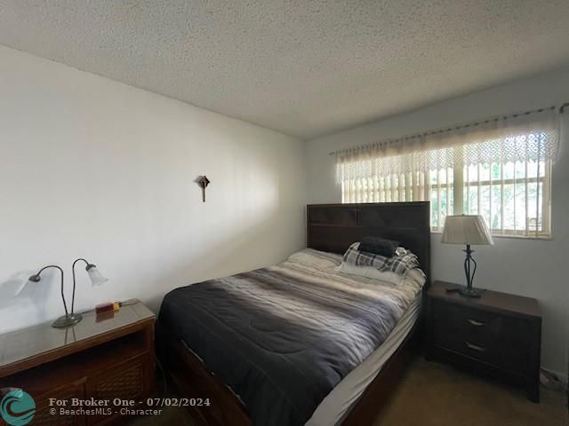 For Sale: $165,000 (2 beds, 2 baths, 876 Square Feet)
