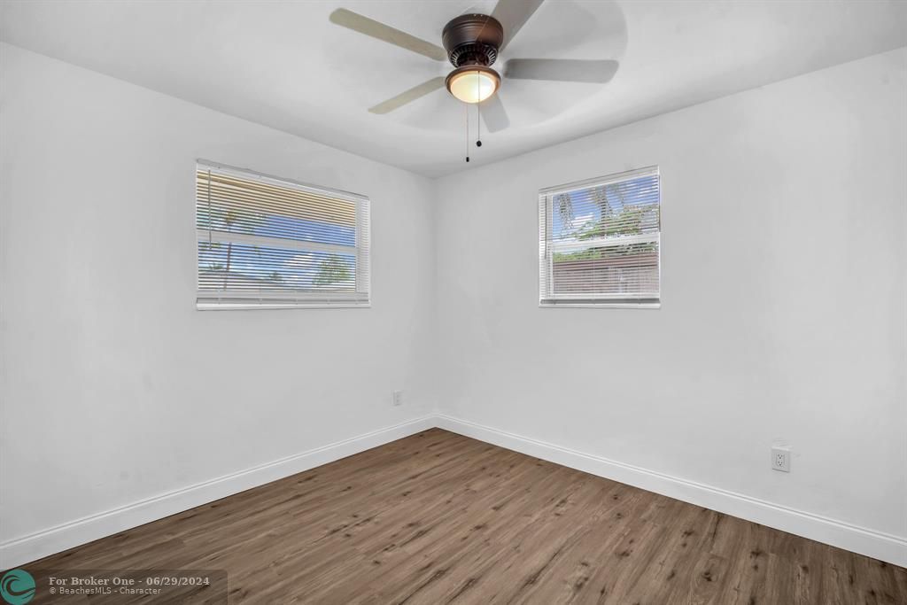 Active With Contract: $459,000 (3 beds, 2 baths, 1100 Square Feet)