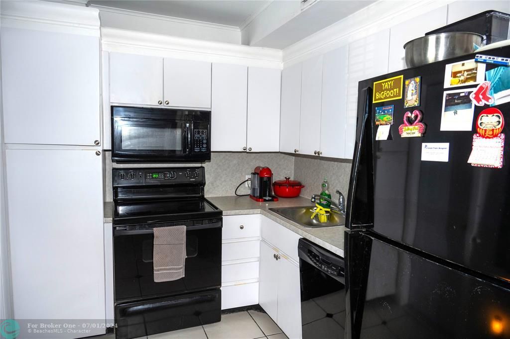 For Sale: $244,000 (2 beds, 2 baths, 1250 Square Feet)