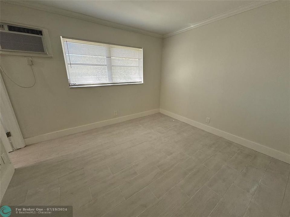 Active With Contract: $158,000 (1 beds, 1 baths, 427 Square Feet)