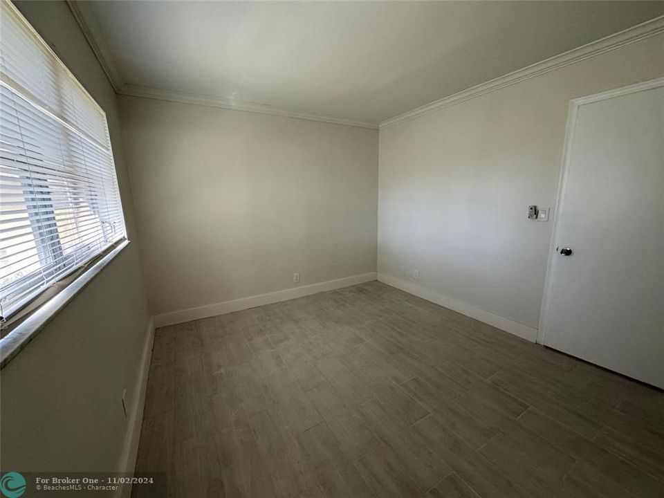 Active With Contract: $158,000 (1 beds, 1 baths, 427 Square Feet)