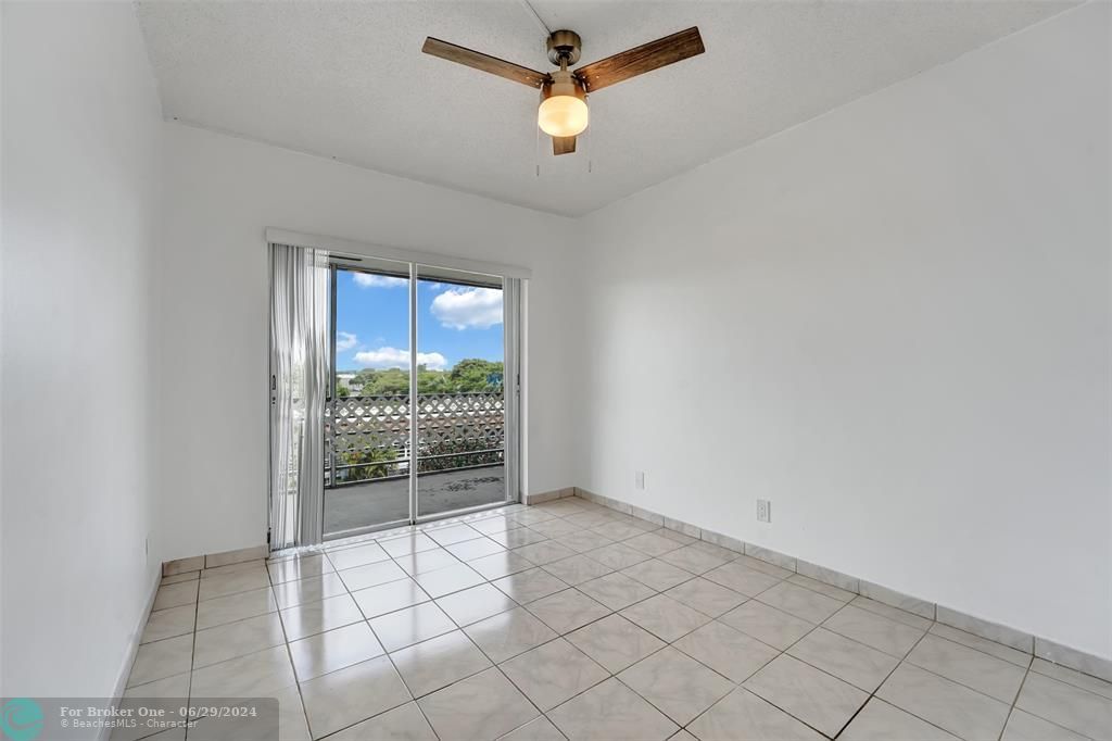 For Sale: $265,000 (3 beds, 2 baths, 1044 Square Feet)