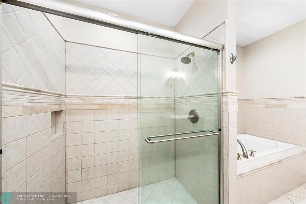В аренду: $9,000 (4 спален, 4 ванн, 4691 Квадратных фут)