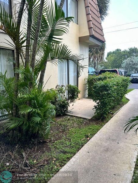 For Rent: $2,000 (2 beds, 1 baths, 752 Square Feet)