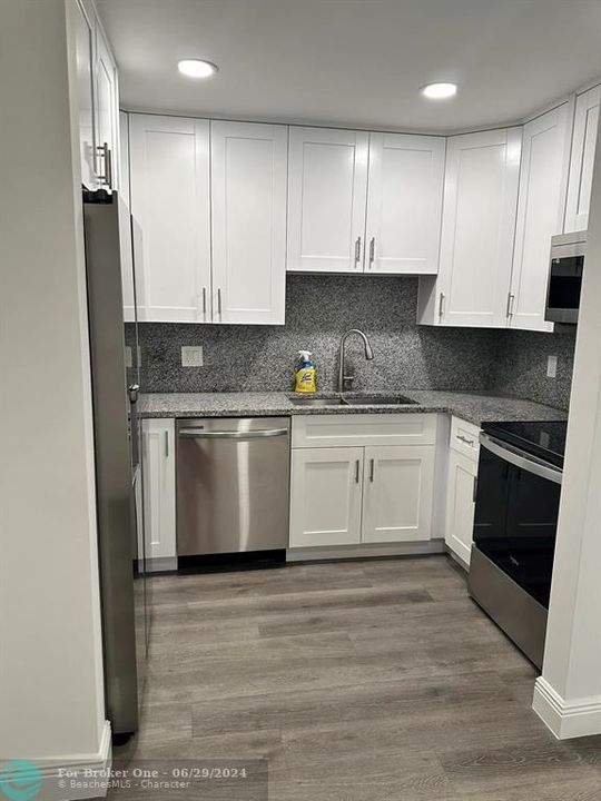 For Rent: $2,000 (2 beds, 1 baths, 752 Square Feet)