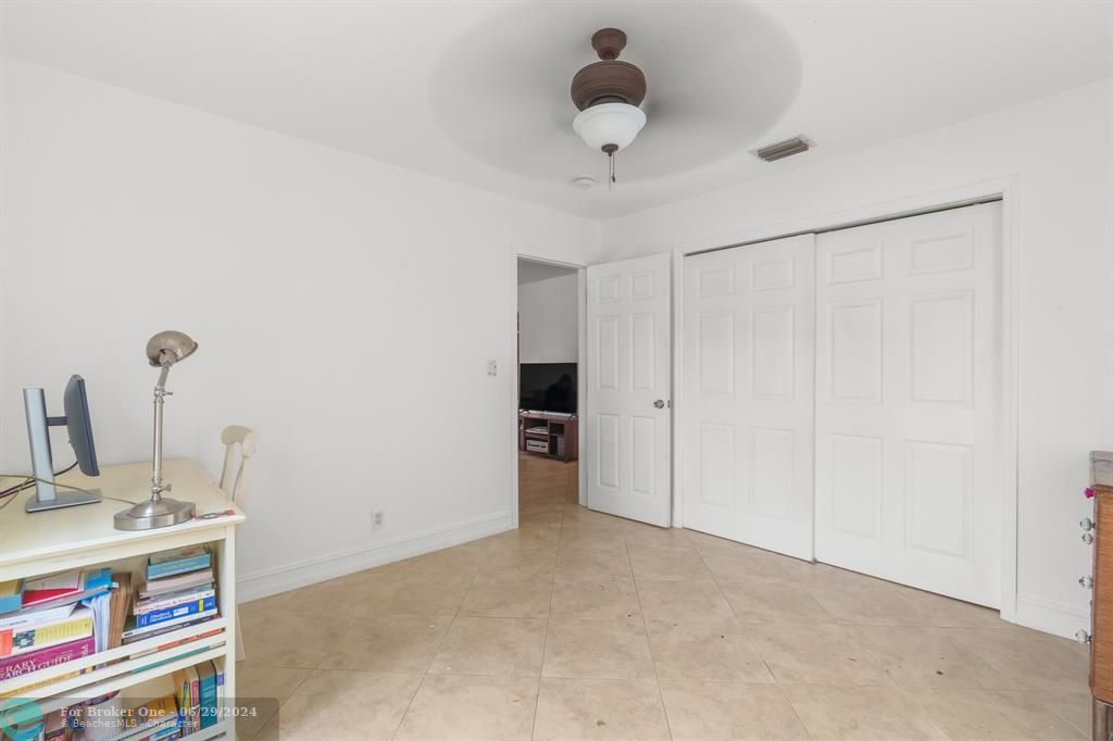 Active With Contract: $400,000 (3 beds, 2 baths, 1250 Square Feet)