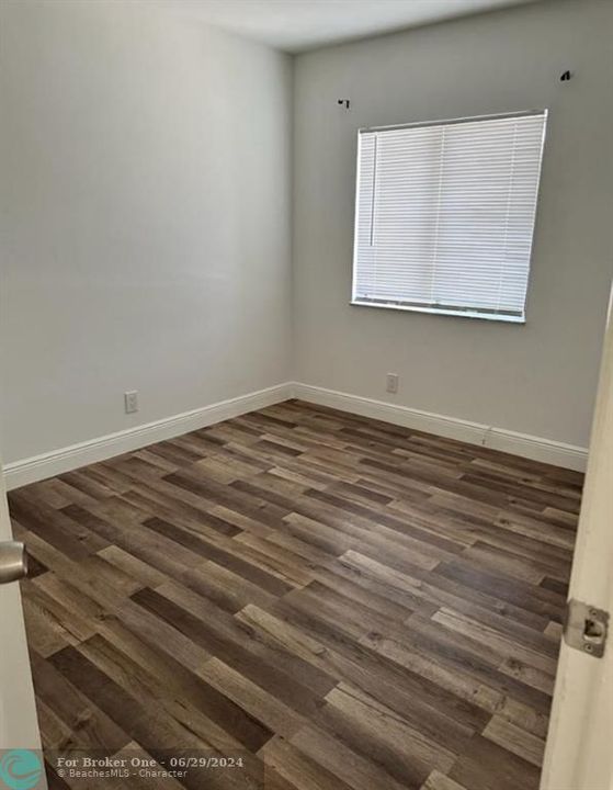 For Rent: $2,000 (2 beds, 1 baths, 812 Square Feet)