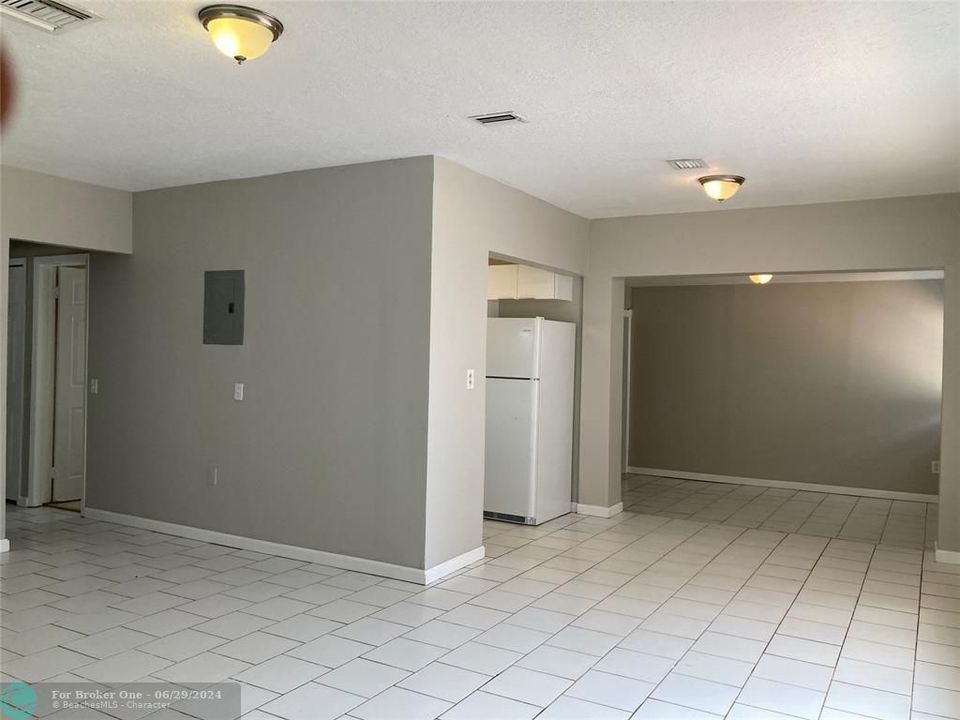 For Rent: $3,000 (3 beds, 2 baths, 1255 Square Feet)