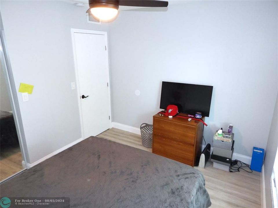 For Sale: $299,000 (2 beds, 1 baths, 950 Square Feet)