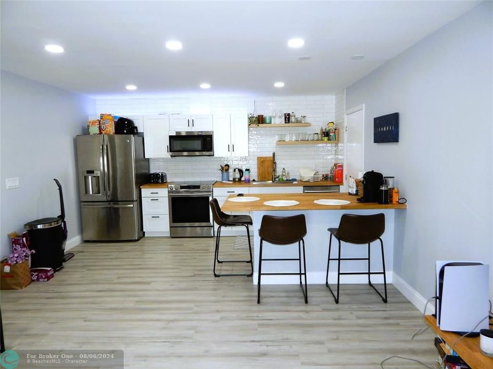 For Sale: $299,000 (2 beds, 1 baths, 950 Square Feet)
