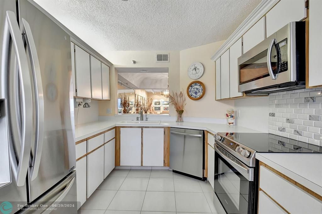 For Sale: $285,000 (2 beds, 2 baths, 1906 Square Feet)