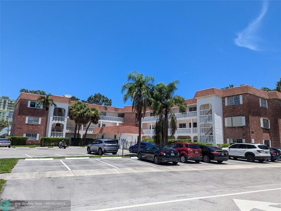 Active With Contract: $229,000 (1 beds, 1 baths, 560 Square Feet)