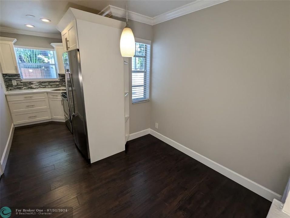 For Sale: $229,000 (1 beds, 1 baths, 560 Square Feet)