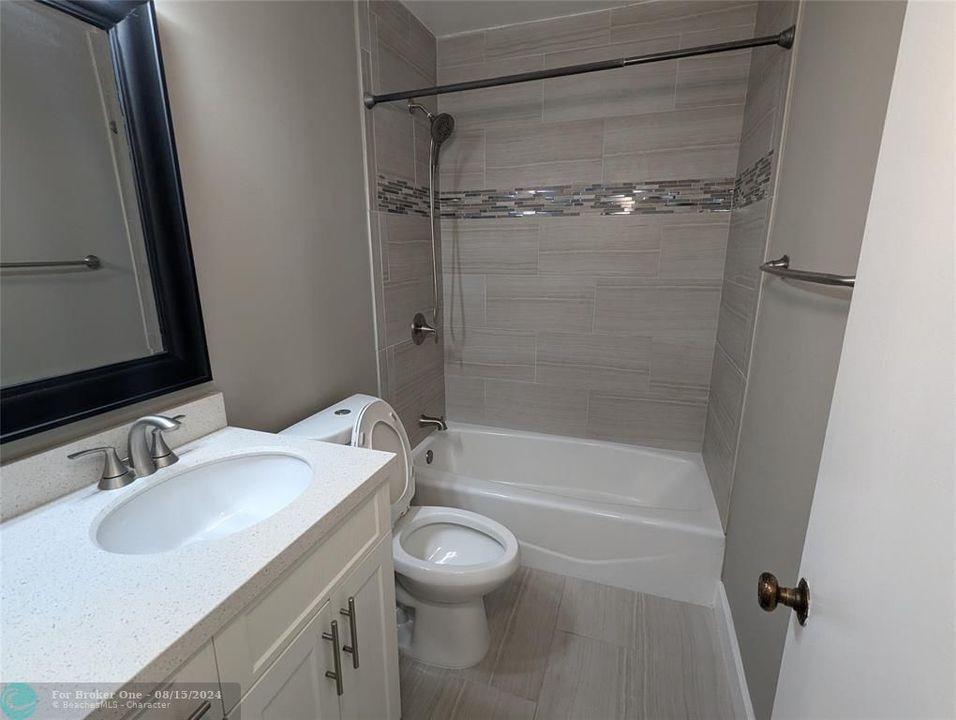 For Sale: $229,000 (1 beds, 1 baths, 560 Square Feet)