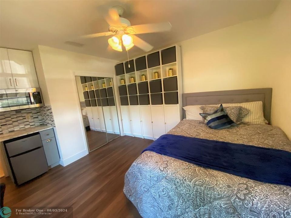 Active With Contract: $1,275 (1 beds, 1 baths, 500 Square Feet)
