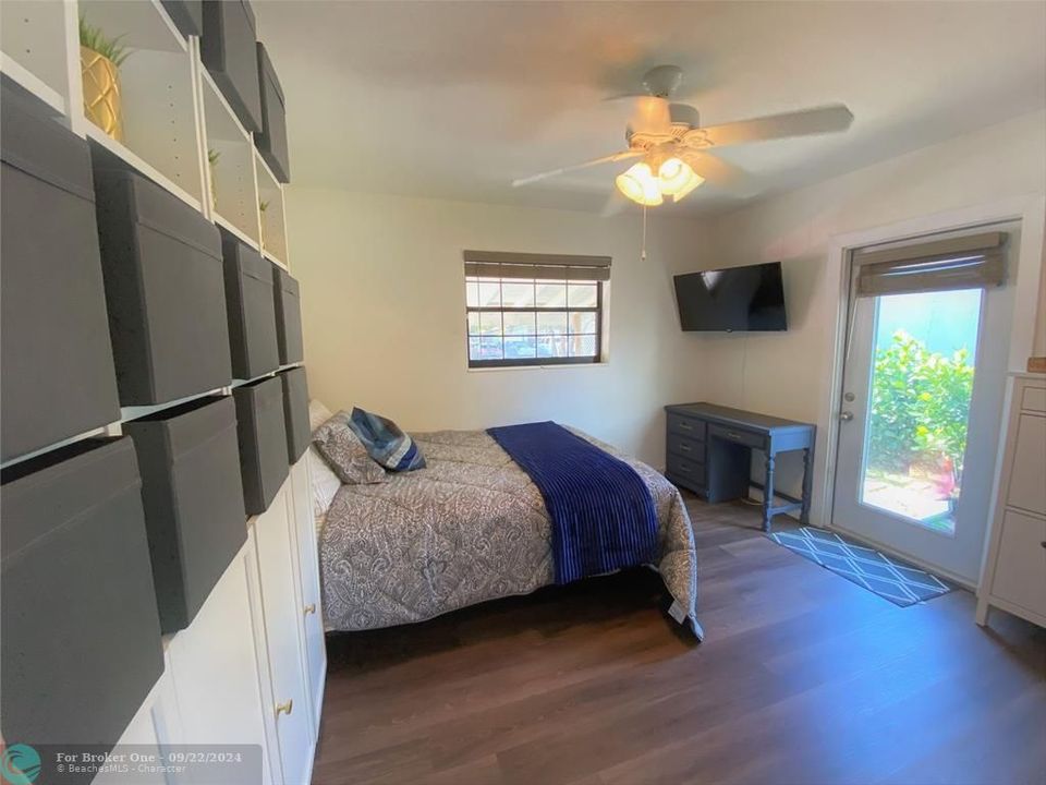 Active With Contract: $1,275 (1 beds, 1 baths, 500 Square Feet)