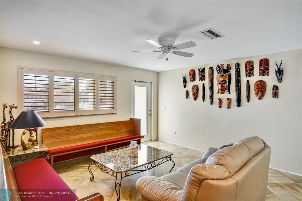 For Sale: $480,000 (2 beds, 2 baths, 1470 Square Feet)