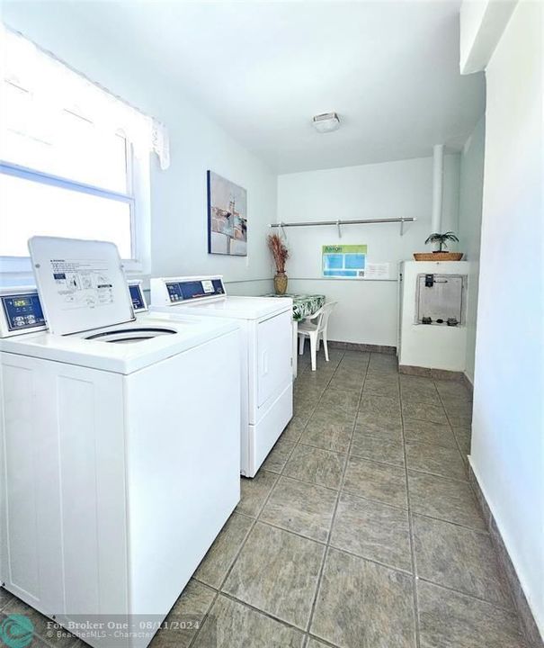 For Sale: $115,000 (1 beds, 1 baths, 684 Square Feet)