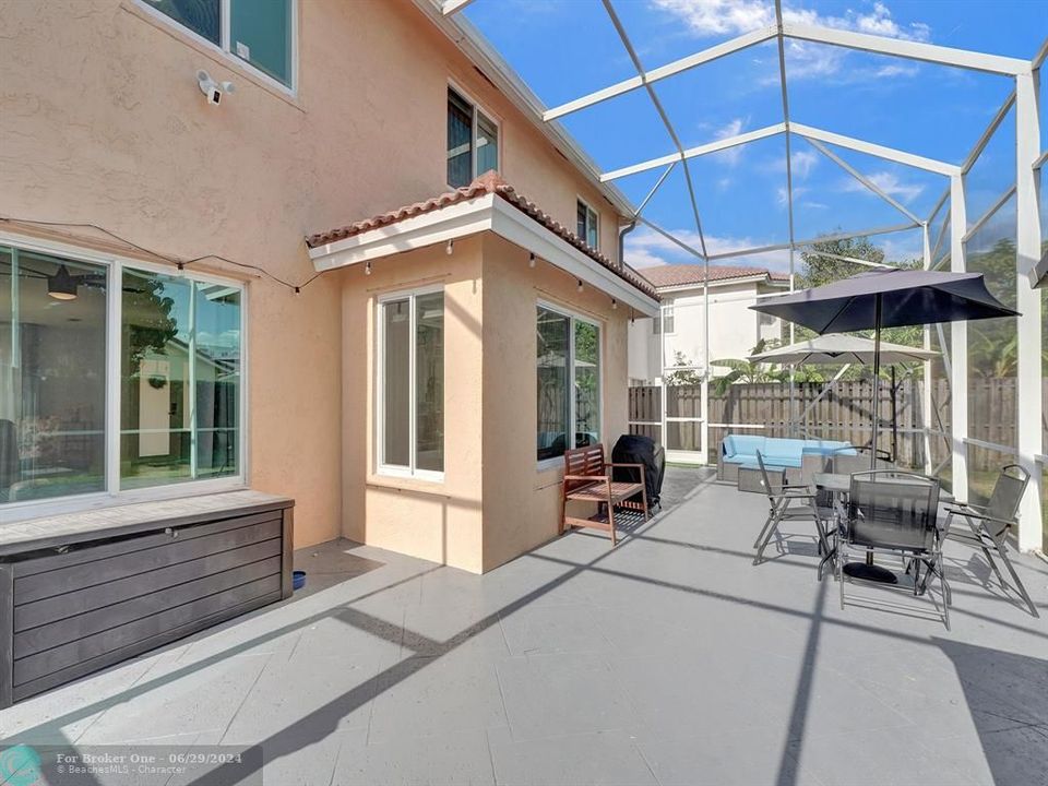 For Sale: $665,000 (4 beds, 2 baths, 2295 Square Feet)